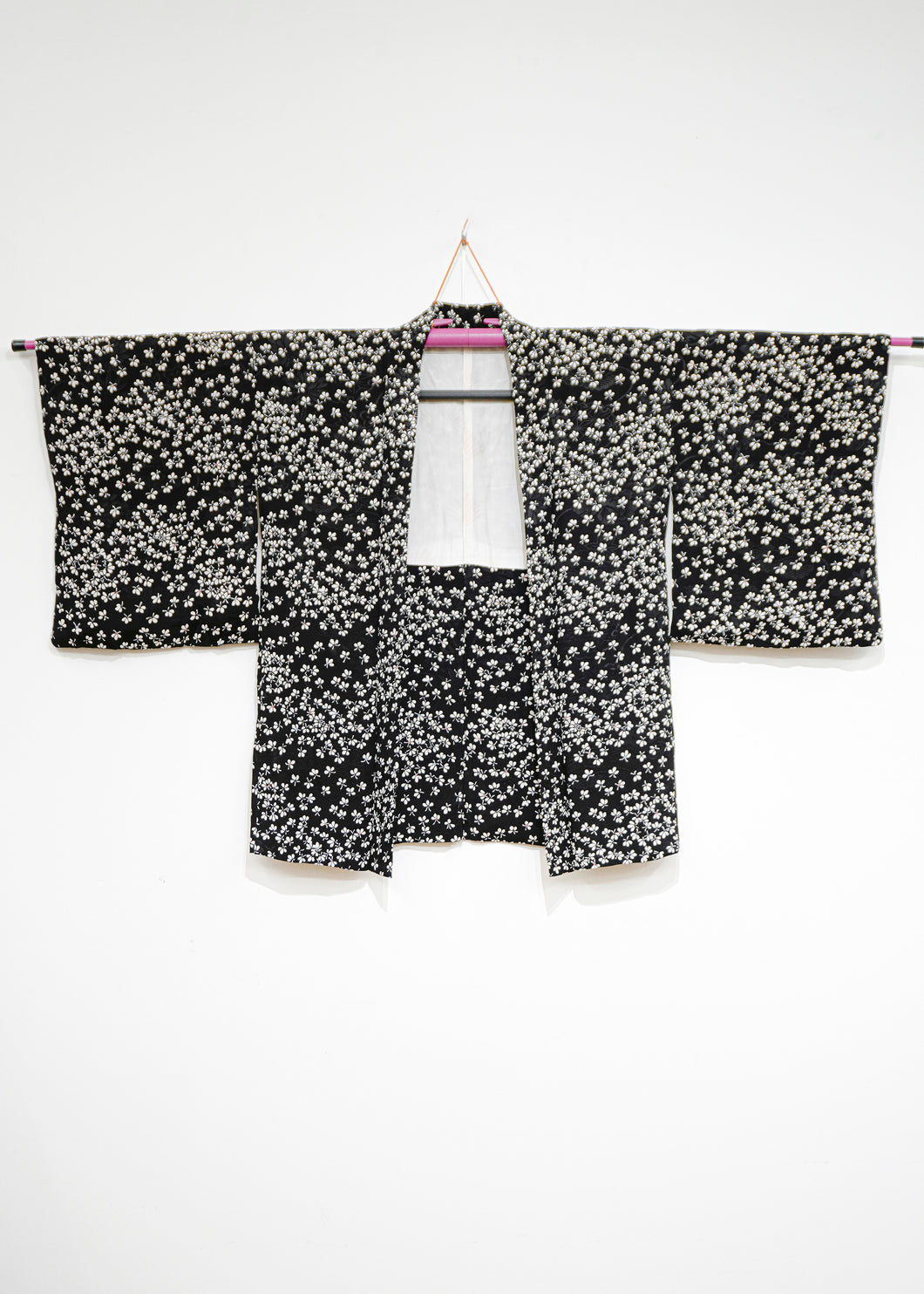 Haori noir aux petites fleurs